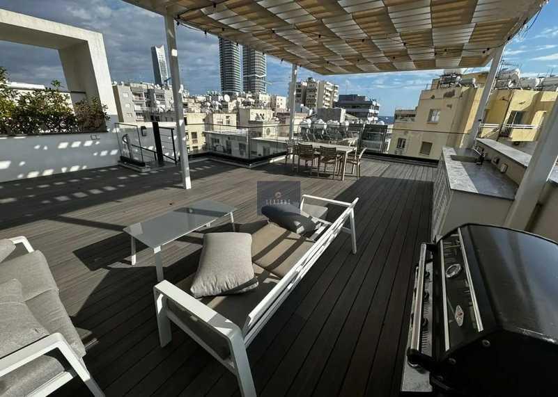 2-bedroom penthouse to rent: https://www.bazaraki.com/adv/5791327_2-bedroom-penthouse-to-rent (www.bazaraki.com)