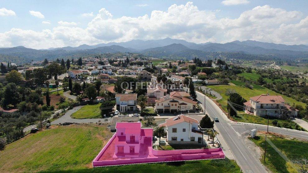 Two storey house in Kampia Nicosia: https://www.offer.com.cy/en/two-storey-house-in-kampia-nicosia/21-816315/ (www.offer.com.cy)