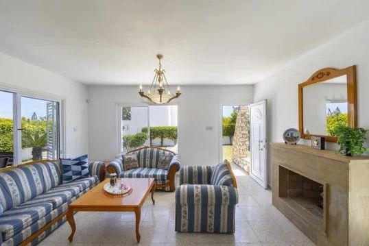 4-bedroom house in Famagusta № 152817: https://dom.com.cy/en/catalog/sale/152817/ (dom.com.cy)