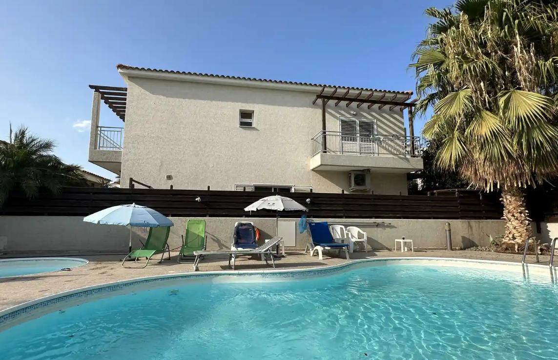 2-bedroom house in Limassol №154042: https://dom.com.cy/en/catalog/rent/154042/ (dom.com.cy)