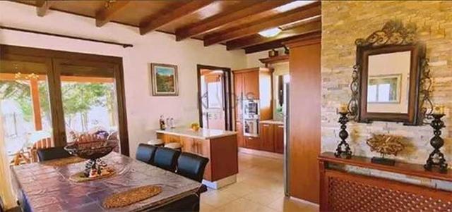 3-bedroom villa to rent: https://www.bazaraki.com/adv/5796769_3-bedroom-villa-to-rent (www.bazaraki.com)