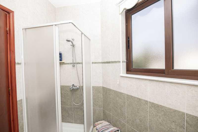3-bedroom villa to rent: https://www.bazaraki.com/adv/5797191_3-bedroom-villa-to-rent (www.bazaraki.com)
