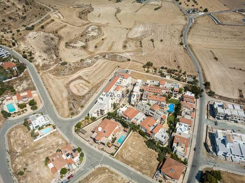 Residential land 1403 m²: https://www.bazaraki.com/adv/5798299_residential-land-1403-m2 (www.bazaraki.com)