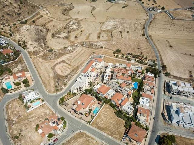 Residential land 1403 m²: https://www.bazaraki.com/adv/5798299_residential-land-1403-m2 (www.bazaraki.com)