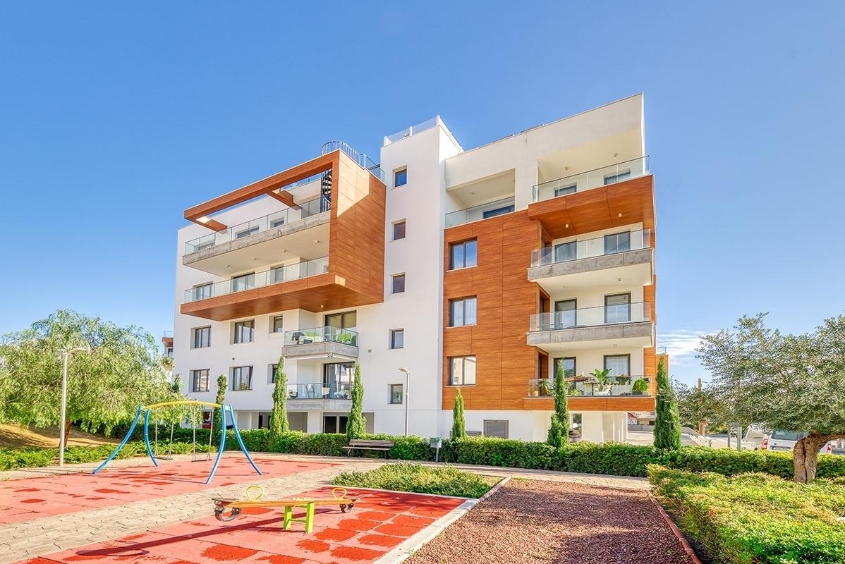 4-bedroom penthouse in Limassol №150196: https://dom.com.cy/en/catalog/rent/150196/ (dom.com.cy)