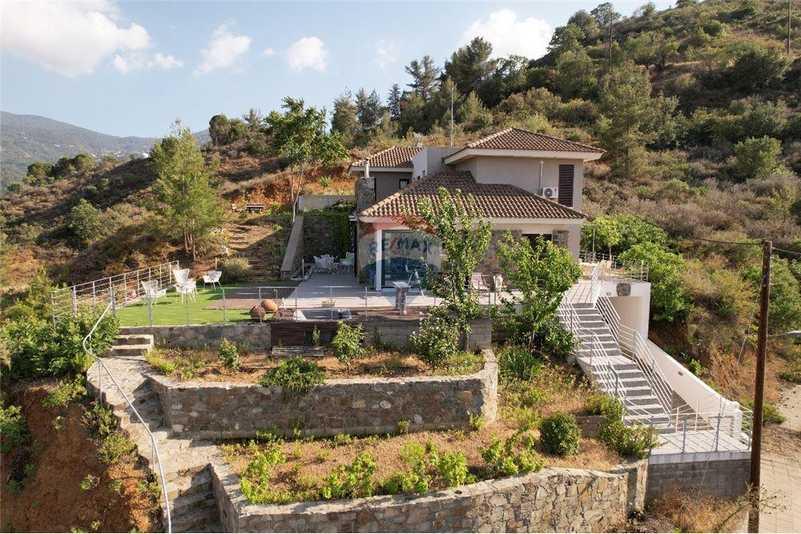 5-bedroom villa for sale: https://www.bazaraki.com/adv/5797854_5-bedroom-villa-for-sale (www.bazaraki.com)