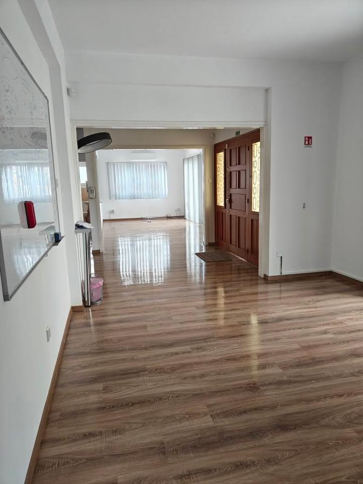 Γραφειο: https://www.facebook.com/marketplace/item/1398391221166903 (www.facebook.com)