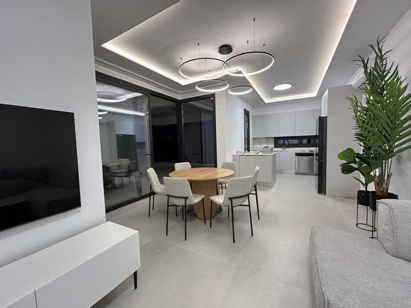3-bedroom penthouse to rent: https://www.bazaraki.com/adv/5794218_3-bedroom-penthouse-to-rent (www.bazaraki.com)
