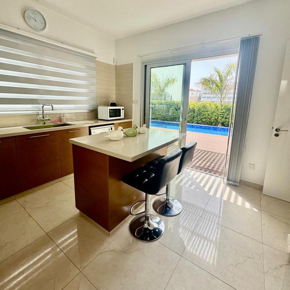 7-bedroom villa in Paphos № 153395: https://dom.com.cy/en/catalog/sale/153395/ (dom.com.cy)