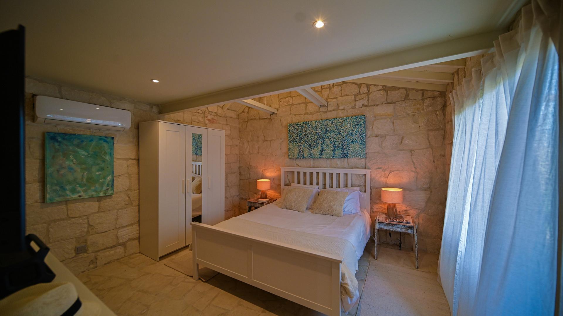 6-bedroom villa in Larnaca № 153177: https://dom.com.cy/en/catalog/sale/153177/ (dom.com.cy)