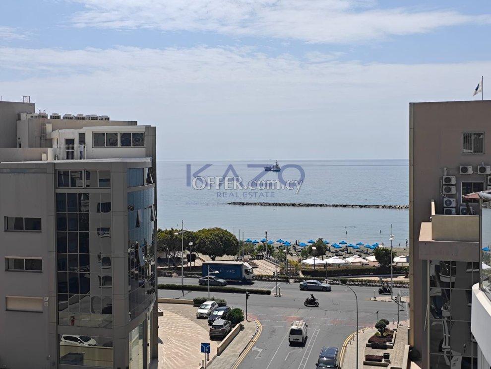 Stunning Penthouse Apartment with Sea View in Neapolis: https://www.offer.com.cy/en/stunning-penthouse-apartment-with-sea-view-in-neapolis/21-816786/ (www.offer.com.cy)