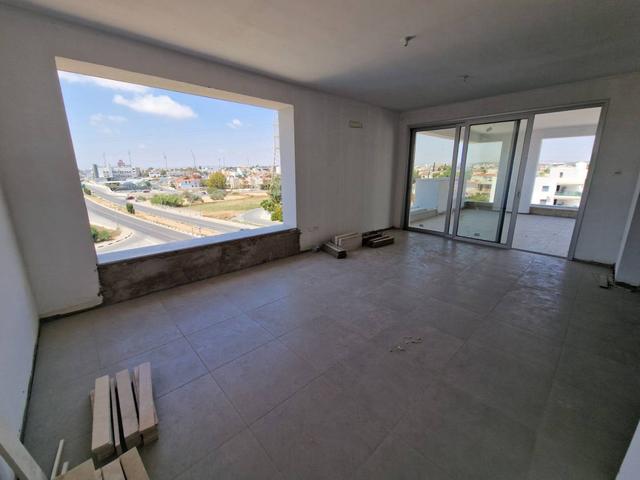 New 3-bedroom penthouse in Larnaca № 153917: https://dom.com.cy/en/catalog/sale/153917/ (dom.com.cy)