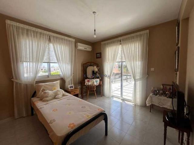3-bedroom detached house for sale: https://www.bazaraki.com/adv/5794825_3-bedroom-detached-house-for-sale (www.bazaraki.com)