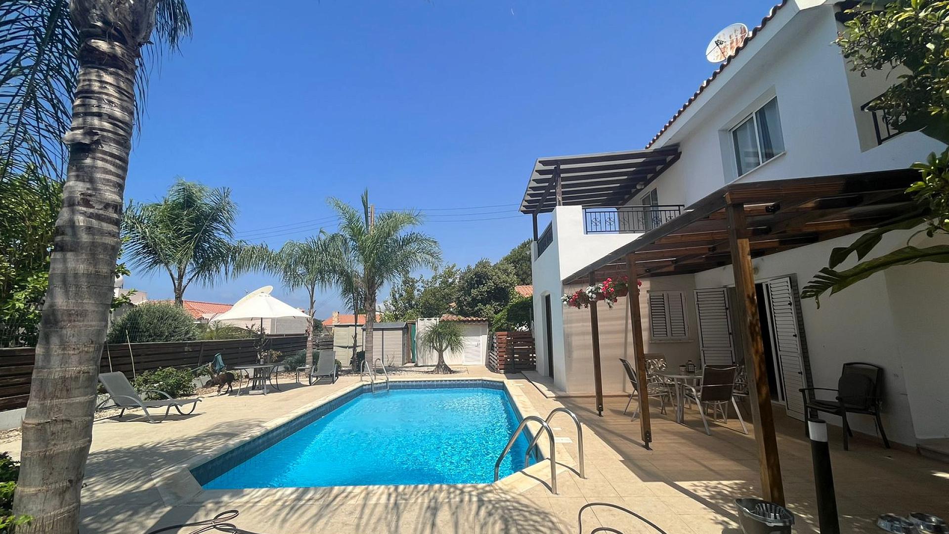 4-bedroom house in Paphos №153688: https://dom.com.cy/en/catalog/rent/153688/ (dom.com.cy)