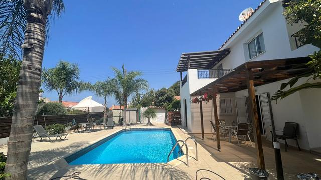 4-bedroom house in Paphos №153688: https://dom.com.cy/en/catalog/rent/153688/ (dom.com.cy)