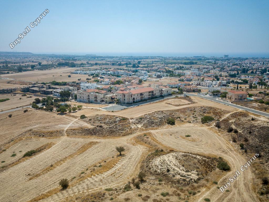 1,403 SQM Residential Plot for sale in Oroklini, Larnaca: https://www.buysellcyprus.com/property-for-sale/larnaca/oroklini/plot-for-sale-oroklini-larnaca-1800864.html (www.buysellcyprus.com)