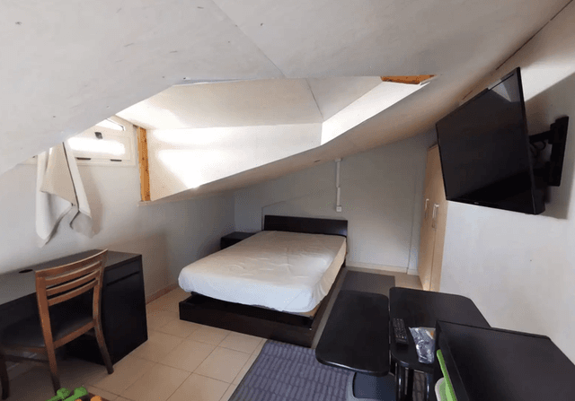 3-bedroom penthouse to rent: https://www.bazaraki.com/adv/5794612_3-bedroom-penthouse-to-rent (www.bazaraki.com)