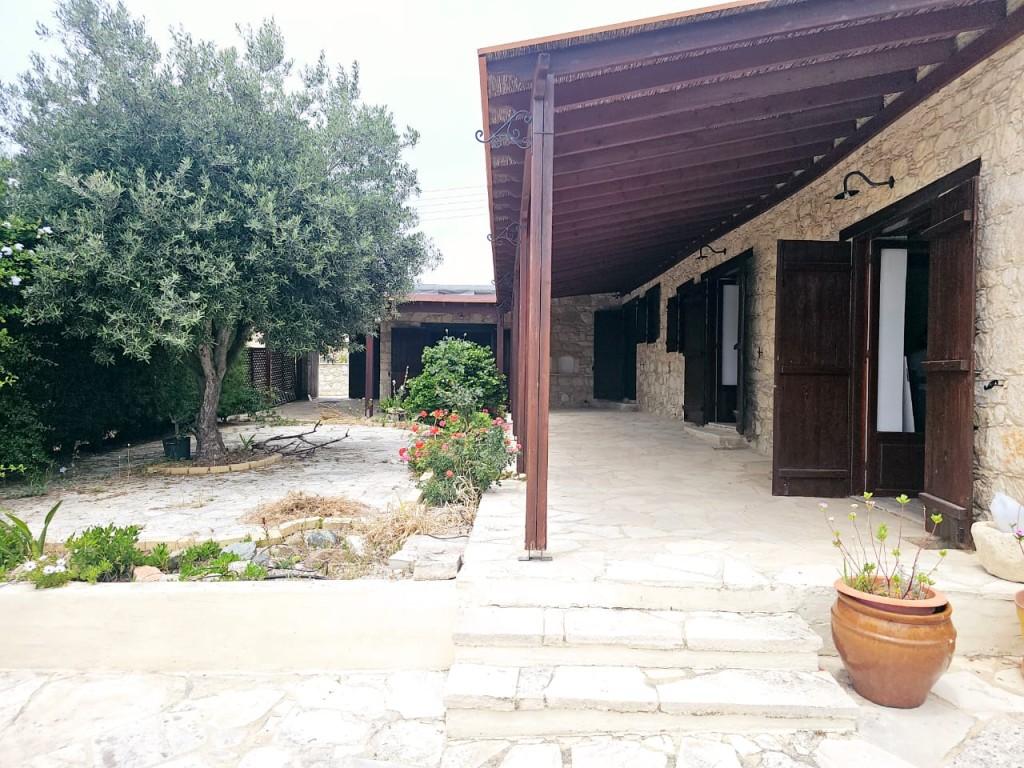 2 Bedroom Bungalow For Rent: https://www.zyprus.com/property/39368/2-bedrooms-house-bungalow-in-tala-paphos (www.zyprus.com)