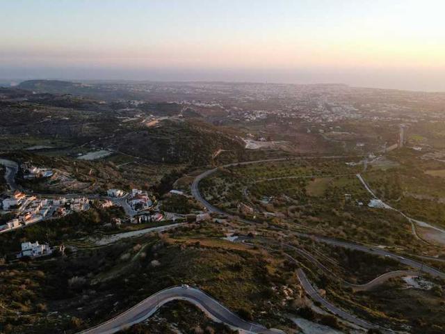Residential land 4348 m²: https://www.bazaraki.com/adv/5791092_residential-land-4348-m2 (www.bazaraki.com)