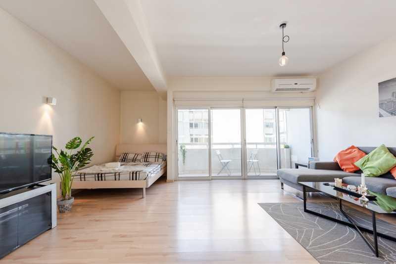 Very spacious studio flat in center limassol: https://www.bazaraki.com/adv/5766191_very-spacious-studio-flat-in-center-limassol (www.bazaraki.com)