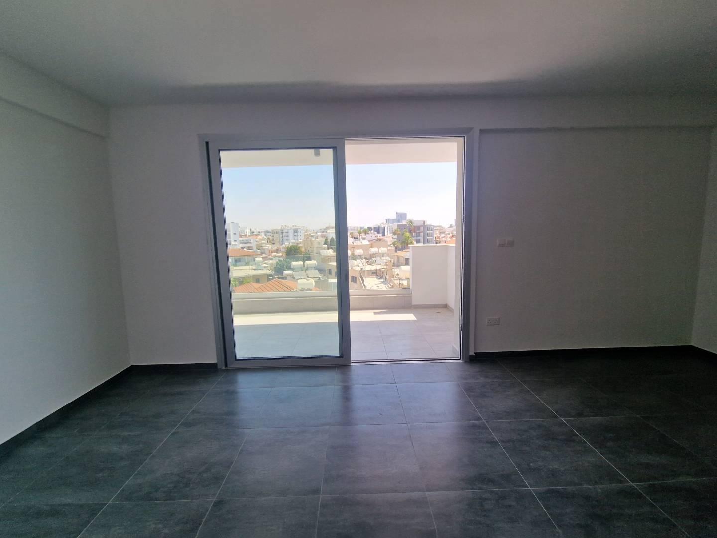 New 2-bedroom penthouse in Larnaca № 153914: https://dom.com.cy/en/catalog/sale/153914/ (dom.com.cy)
