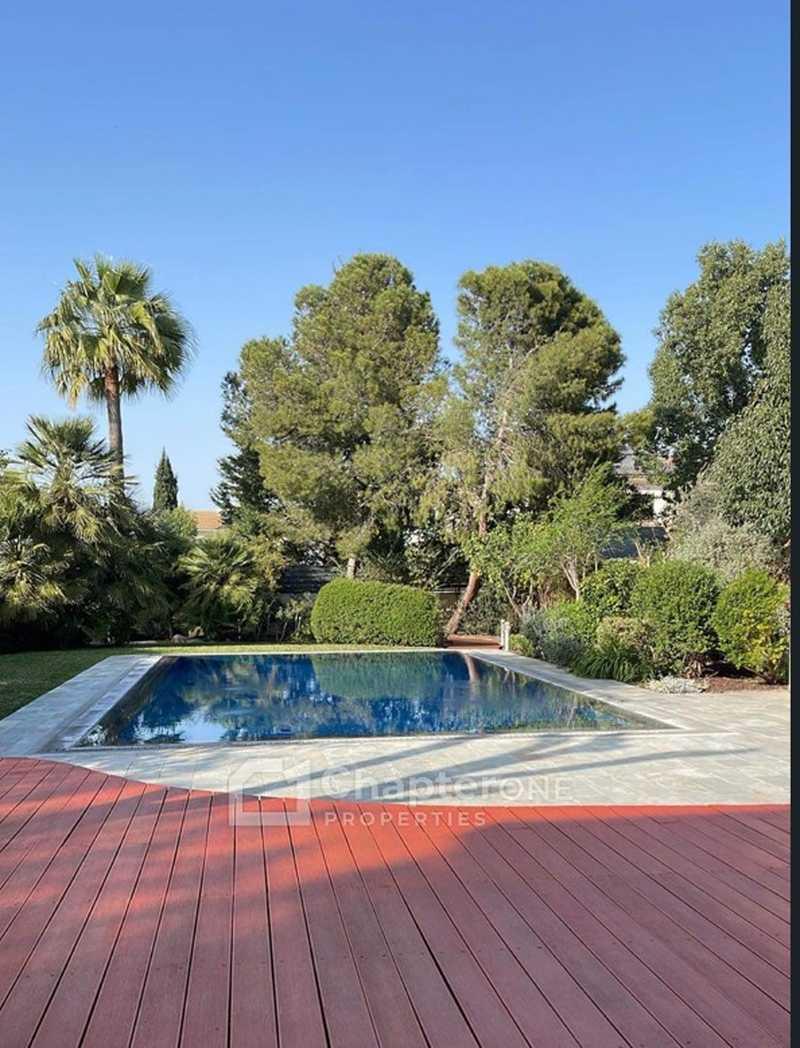 5-bedroom villa for sale: https://www.bazaraki.com/adv/5797694_5-bedroom-villa-for-sale (www.bazaraki.com)