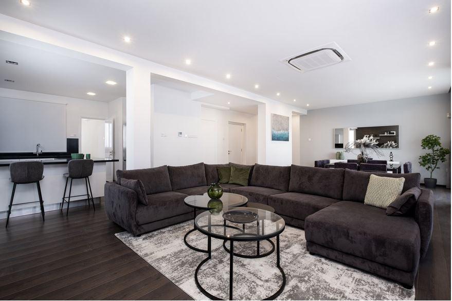 New 6-bedroom penthouse for rent in Town Center Larnaca, Cyprus. - Object № 150079: https://dom.com.cy/en/catalog/rent/150079/ (dom.com.cy)