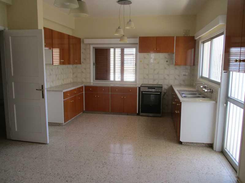 3-bedroom apartment to rent: https://www.bazaraki.com/adv/5794720_3-bedroom-apartment-to-rent (www.bazaraki.com)