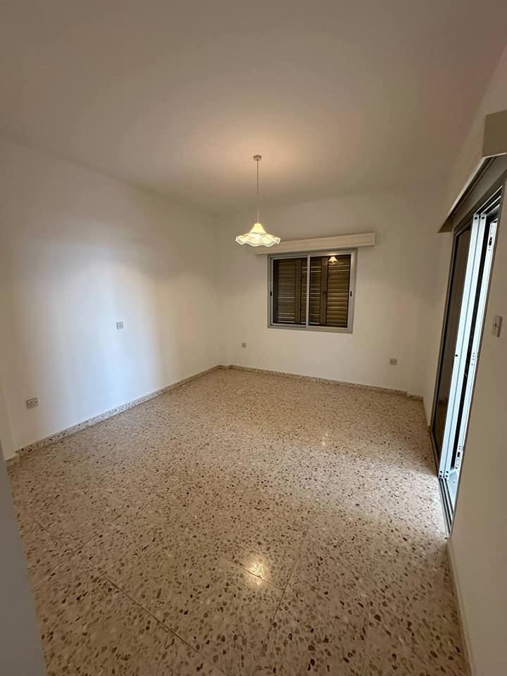 House for rent
1400 negotiable 
1 deposite 
In Episkopi 
3 bedrooms 1 open kitchen big baranda sea g: https://www.facebook.com/marketplace/item/1070942791624263 (www.facebook.com)