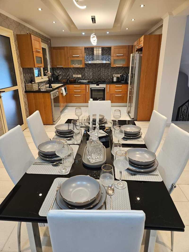 6-bedroom villa for sale: https://www.bazaraki.com/adv/5798373_6-bedroom-villa-for-sale (www.bazaraki.com)