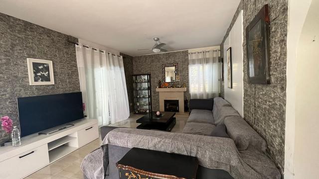 4-bedroom house in Paphos №153688: https://dom.com.cy/en/catalog/rent/153688/ (dom.com.cy)