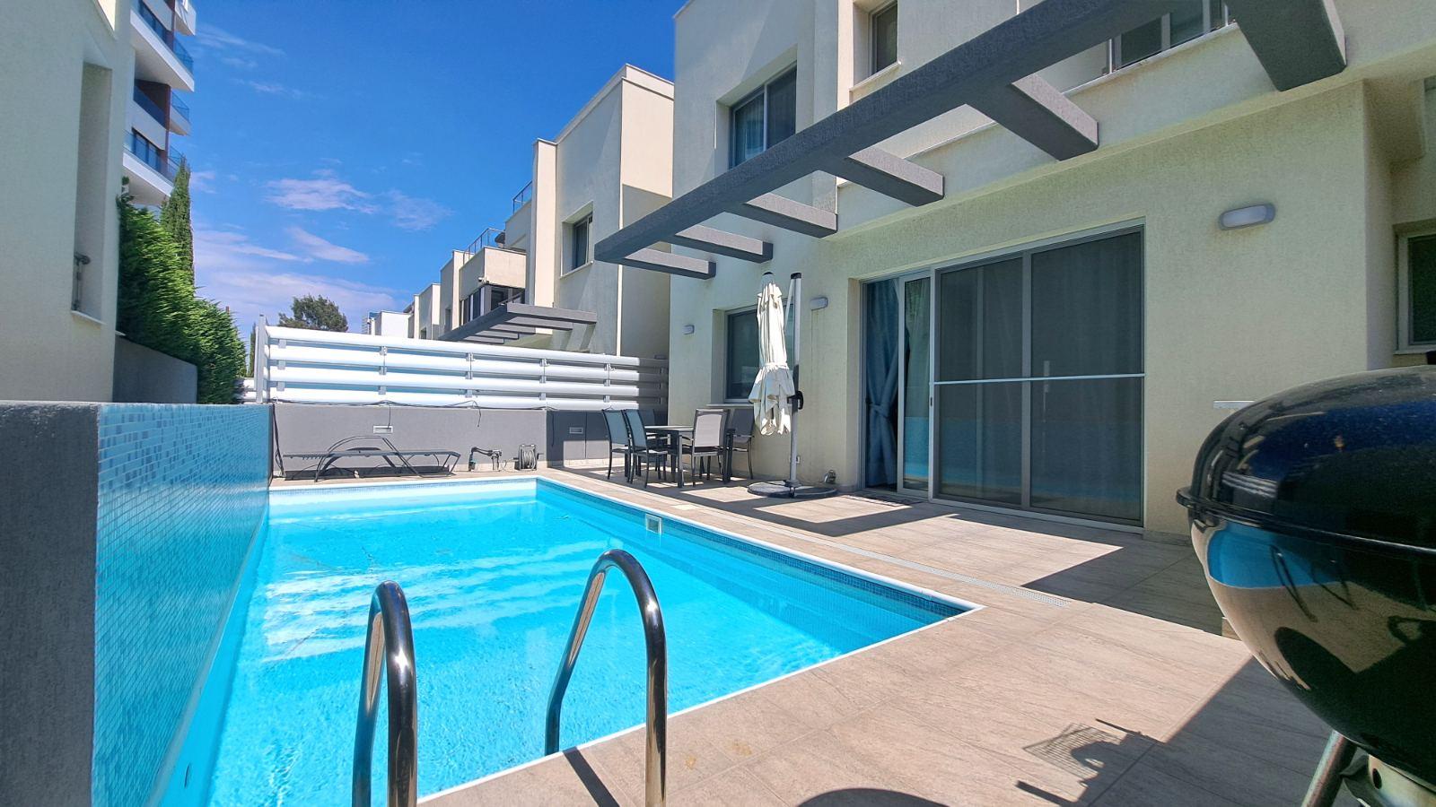 4-bedroom villa in Limassol №151924: https://dom.com.cy/en/catalog/rent/151924/ (dom.com.cy)