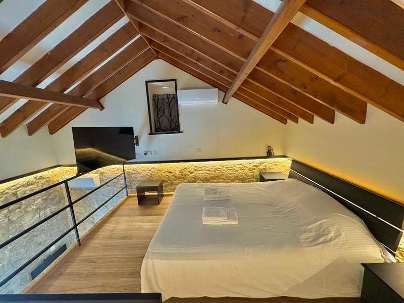 Sente loft suite: https://www.bazaraki.com/adv/5794452_sente-loft-suite (www.bazaraki.com)