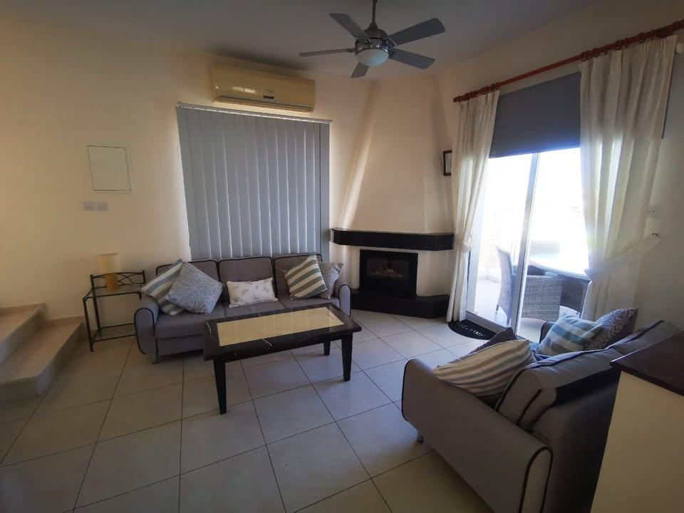 3 beds 3 baths House: https://www.facebook.com/marketplace/item/1168076038336278 (www.facebook.com)