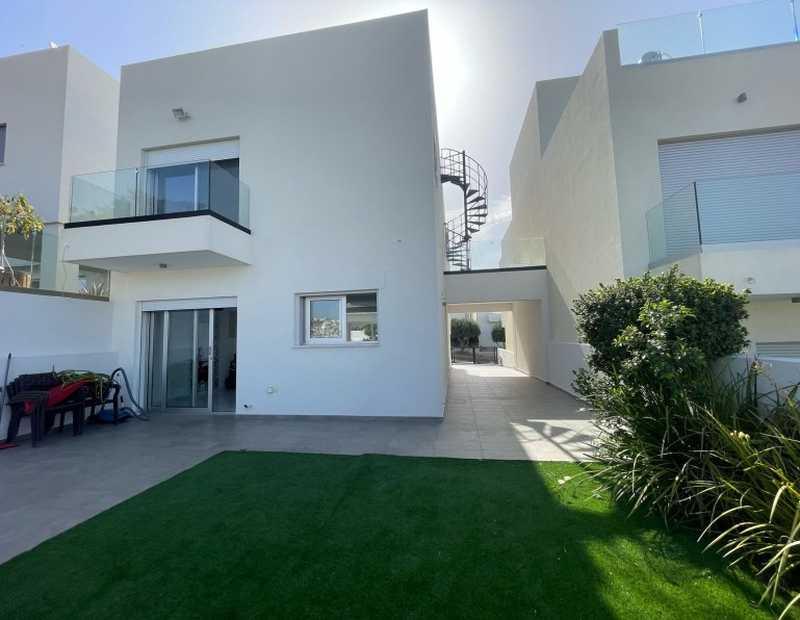 3-bedroom semi-detached to rent: https://www.bazaraki.com/adv/5795693_3-bedroom-semi-detached-to-rent (www.bazaraki.com)