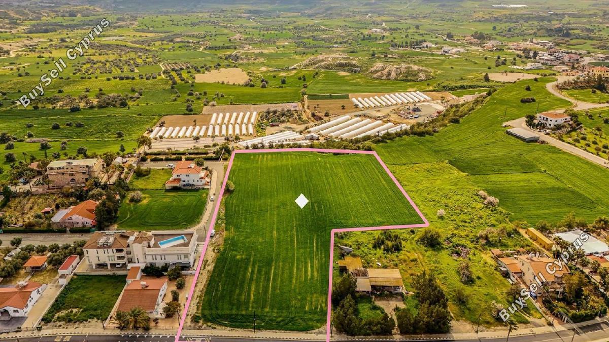 12,375 SQM Residential Land for sale in Anafotida, Larnaca: https://www.buysellcyprus.com/property-for-sale/larnaca/anafotida/land-for-sale-anafotida-larnaca-1796737.html (www.buysellcyprus.com)