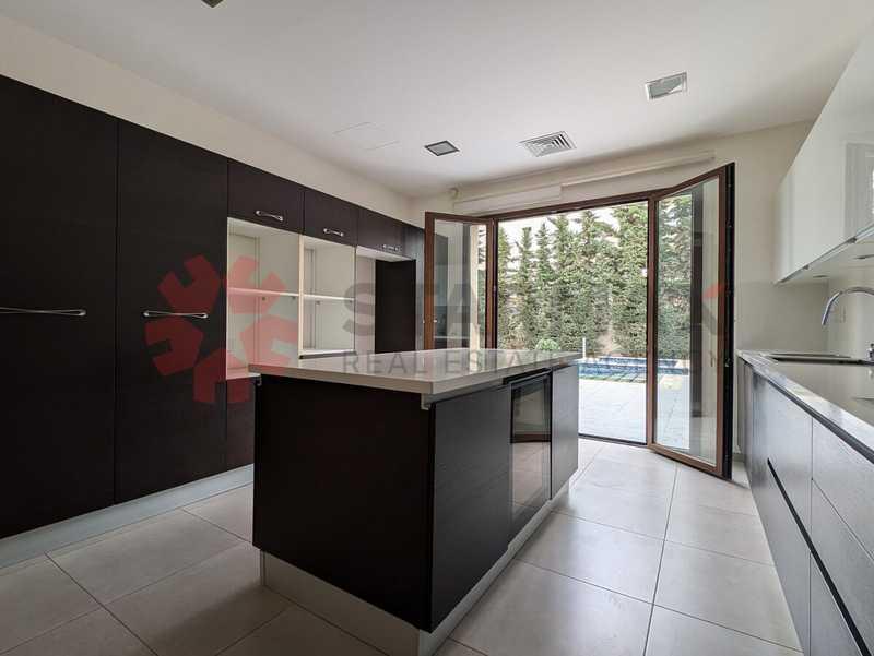 5-bedroom villa for sale: https://www.bazaraki.com/adv/5799652_5-bedroom-villa-for-sale (www.bazaraki.com)