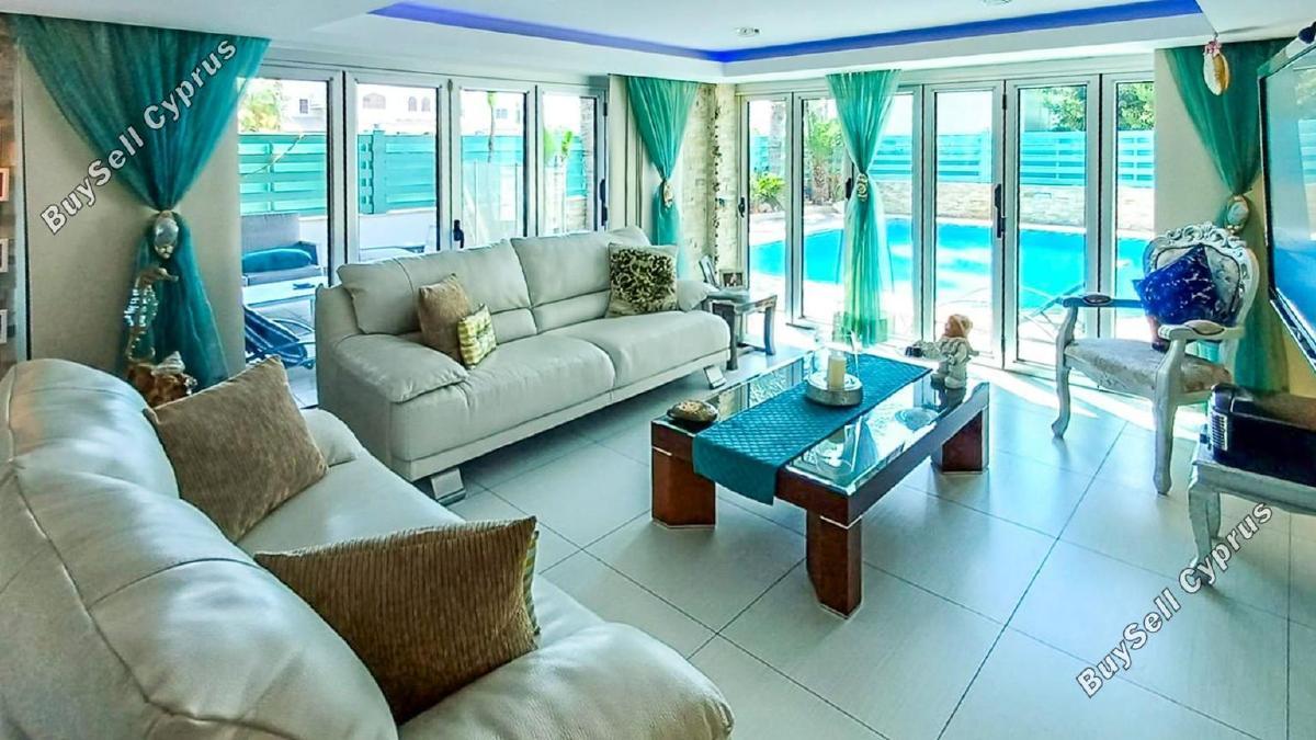 5 Bedroom Detached house for sale in Livadia Larnacas, Larnaca: https://www.buysellcyprus.com/property-for-sale/larnaca/livadia-larnacas/5-bed-detached-house-for-sale-livadia-larnacas-larnaca-1795539.html (www.buysellcyprus.com)