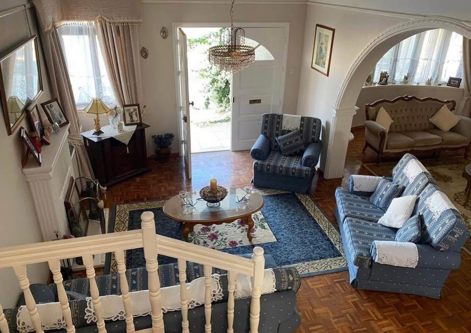 4 bedroom house: https://www.facebook.com/marketplace/item/696546582874063 (www.facebook.com)