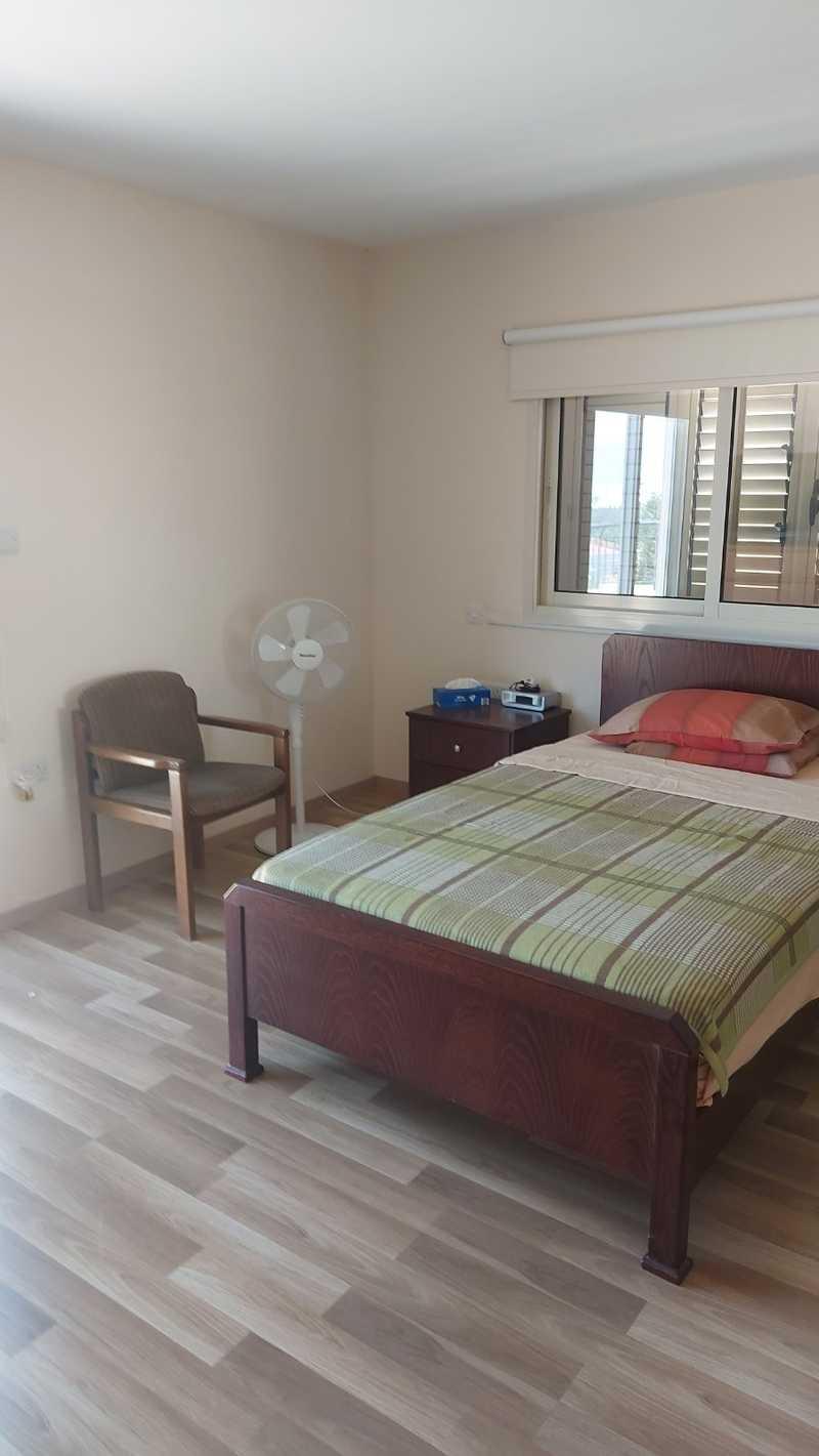 3-bedroom penthouse to rent: https://www.bazaraki.com/adv/5795179_3-bedroom-penthouse-to-rent (www.bazaraki.com)