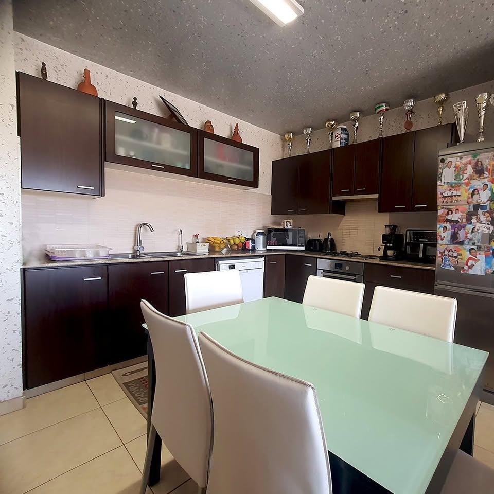 2 Beds 1 Bath Apartment/condo: https://www.facebook.com/marketplace/item/949516800468435 (www.facebook.com)