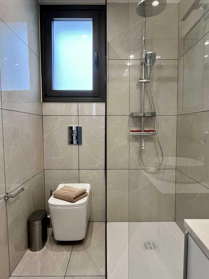 3-bedroom penthouse to rent: https://www.bazaraki.com/adv/5794730_3-bedroom-penthouse-to-rent (www.bazaraki.com)