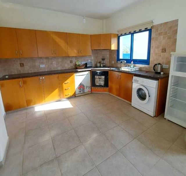 3-bedroom villa for sale: https://www.bazaraki.com/adv/5791701_3-bedroom-villa-for-sale (www.bazaraki.com)