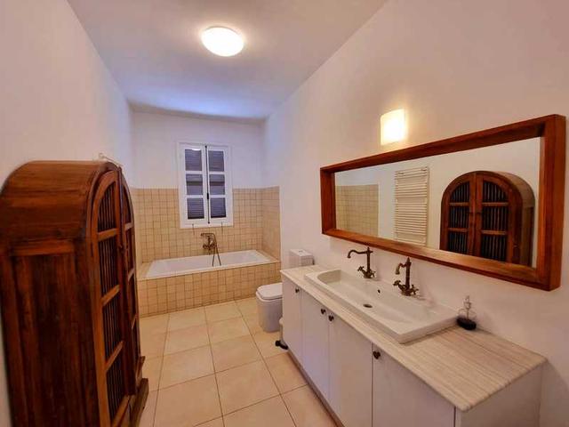 5-bedroom villa to rent: https://www.bazaraki.com/adv/5759486_5-bedroom-villa-to-rent (www.bazaraki.com)