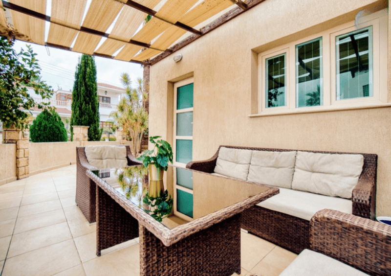 6-bedroom villa for sale: https://www.bazaraki.com/adv/5792775_6-bedroom-villa-for-sale (www.bazaraki.com)