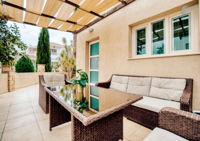 6-bedroom villa for sale: https://www.bazaraki.com/adv/5792775_6-bedroom-villa-for-sale (www.bazaraki.com)