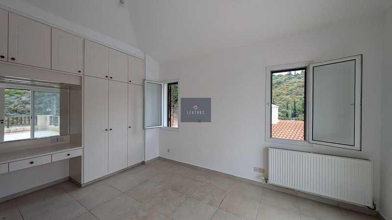 3-bedroom detached house for sale: https://www.bazaraki.com/adv/5791318_3-bedroom-detached-house-for-sale (www.bazaraki.com)
