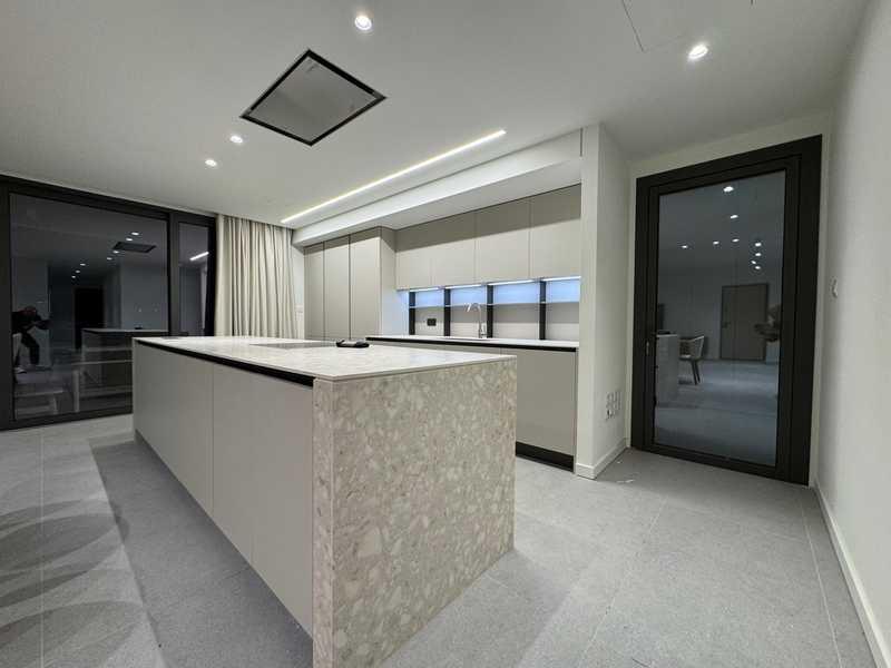 3-bedroom penthouse to rent: https://www.bazaraki.com/adv/5798252_3-bedroom-penthouse-to-rent (www.bazaraki.com)