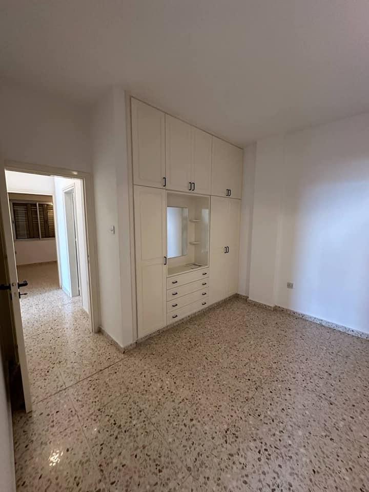 House for rent
1400 negotiable 
1 deposite 
In Episkopi 
3 bedrooms 1 open kitchen big baranda sea g: https://www.facebook.com/marketplace/item/1070942791624263 (www.facebook.com)