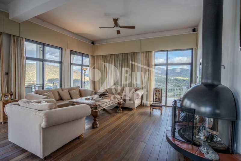 7-bedroom villa to rent: https://www.bazaraki.com/adv/5791481_7-bedroom-villa-to-rent (www.bazaraki.com)